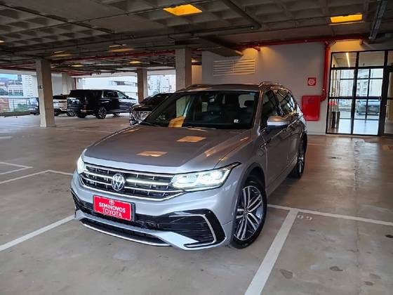 VOLKSWAGEN TIGUAN 2.0 300 TSI GASOLINA ALLSPACE R-LINE AUTOMÁTICO VOLKSWAGEN TIGUAN 2.0 300 TSI GASOLINA ALLSPACE R-LINE AUTOMÁTICO
